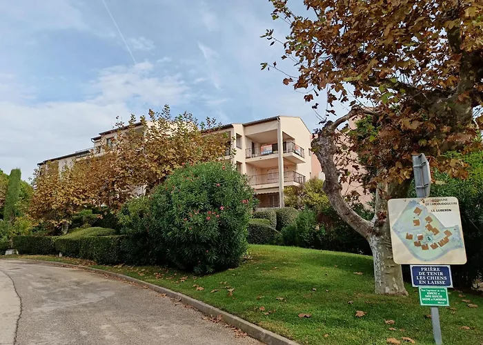 Les Balcons Apartment